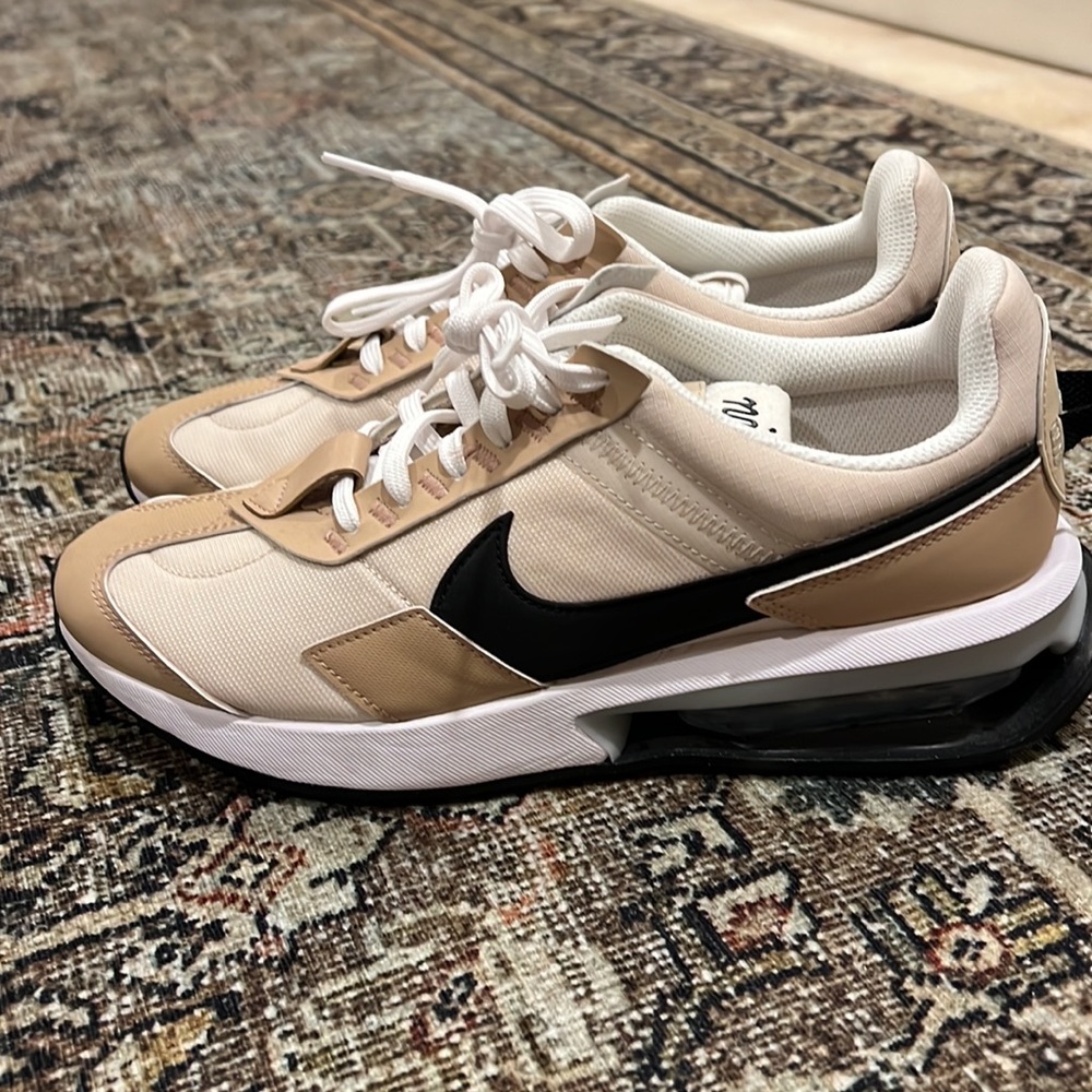 Nike Air Max Pre-Day Sneaker